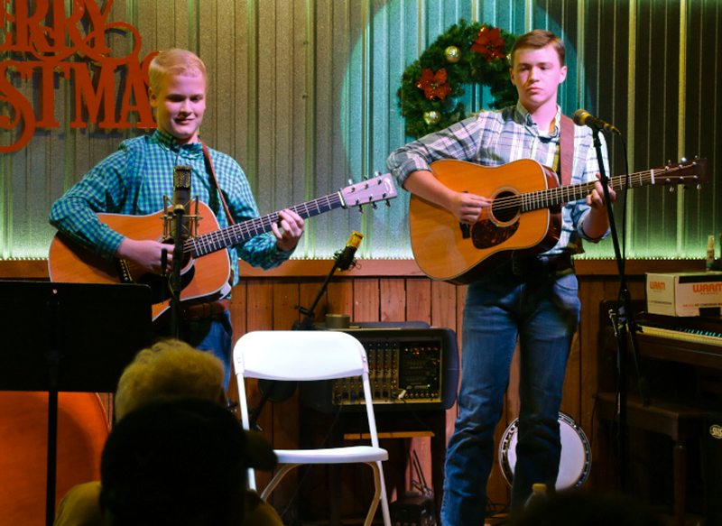 Bluegrass Christmas Presented by the Tolbert Family